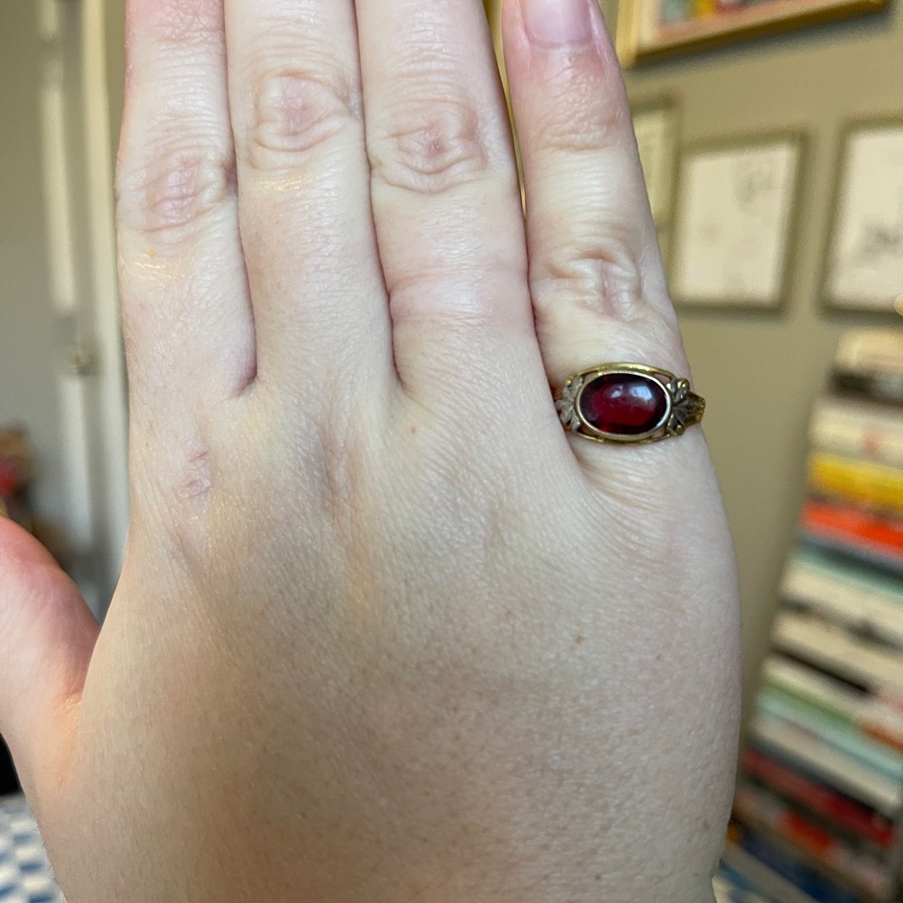 Vintage 10K ruby cabachon ring